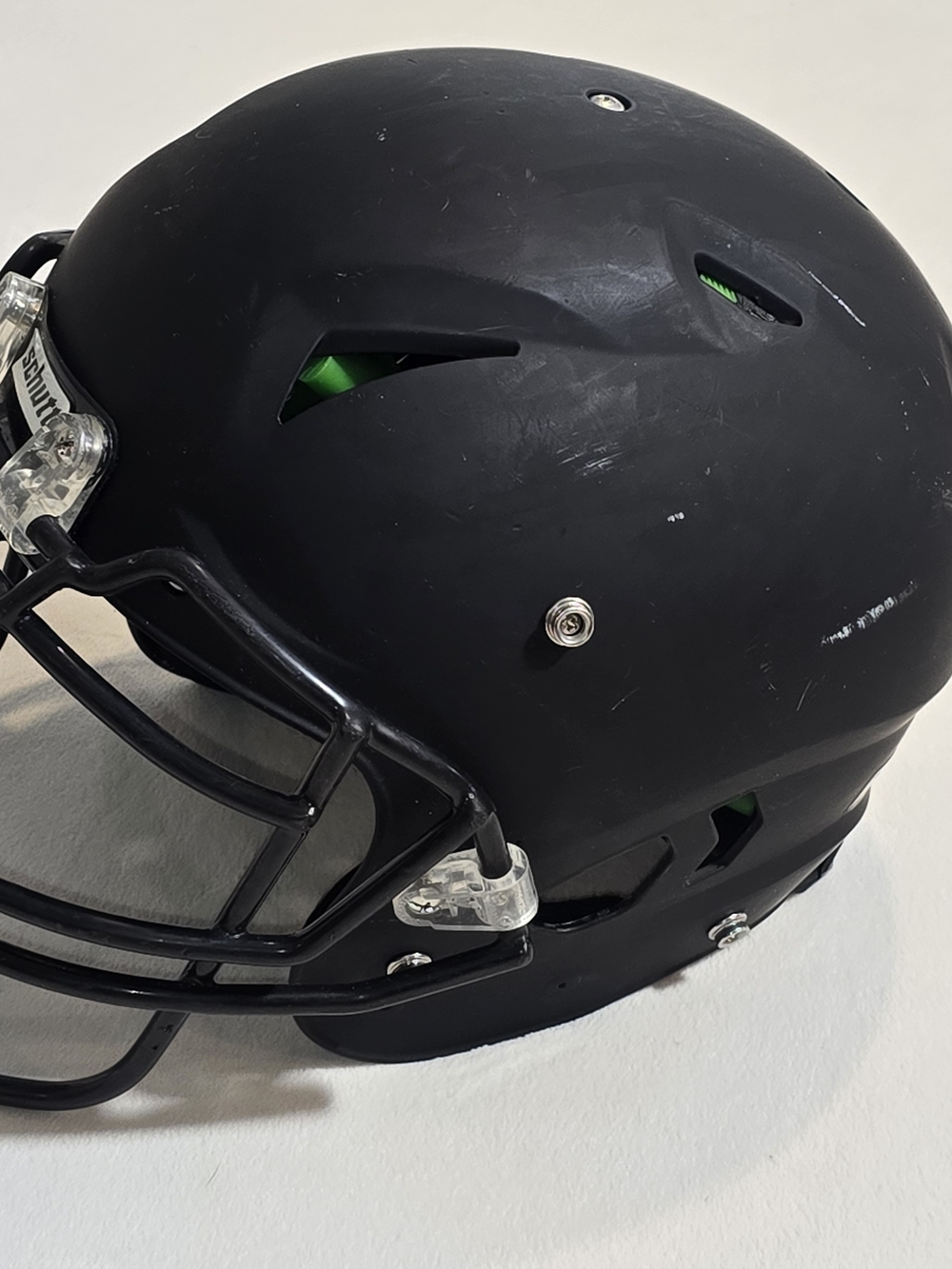 Schutt Matte Black Football Helmet Medium Riddell TPU Padding NO CHIN STRAo